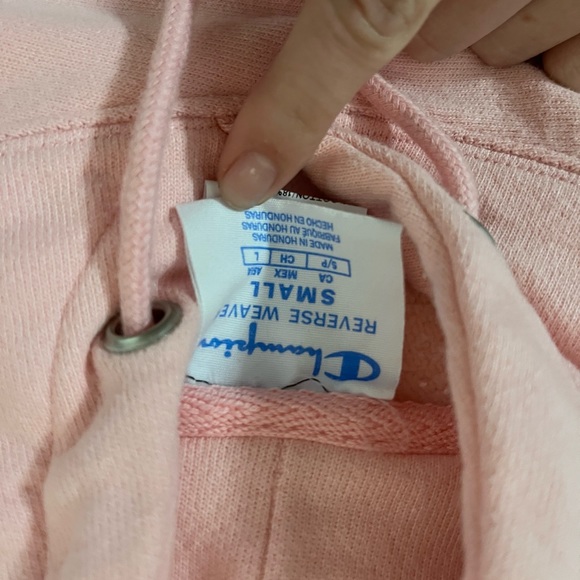 Baby pink champion hoodie only worn once in amazing shape - Picture 4 of 4